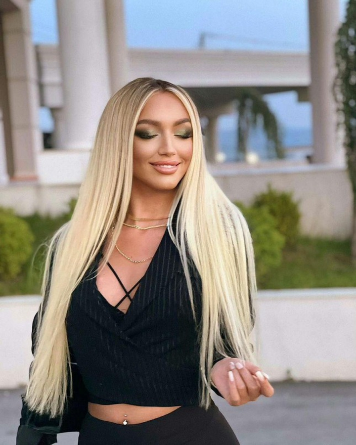 Vẻ đẹp kiểu búp bê Barbie của Hoa hậu Hoàn vũ Kosovo 2021 - 7