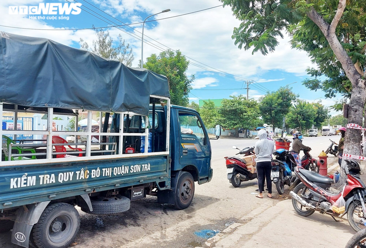 Ảnh: Tất bật chuyển hải sản trước giờ đóng cửa cảng cá lớn nhất miền Trung - 8