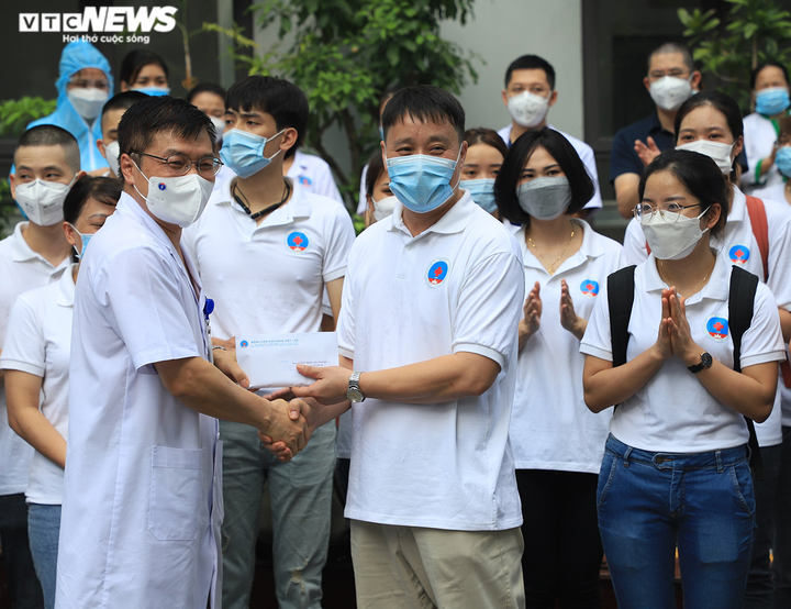 35 y bác sĩ Bệnh viện Hữu Nghị chi viện TP.HCM chống dịch - 1