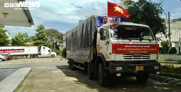 200 tấn rau củ bà con Lâm Đồng gửi tặng đã về tới TP.HCM - 1