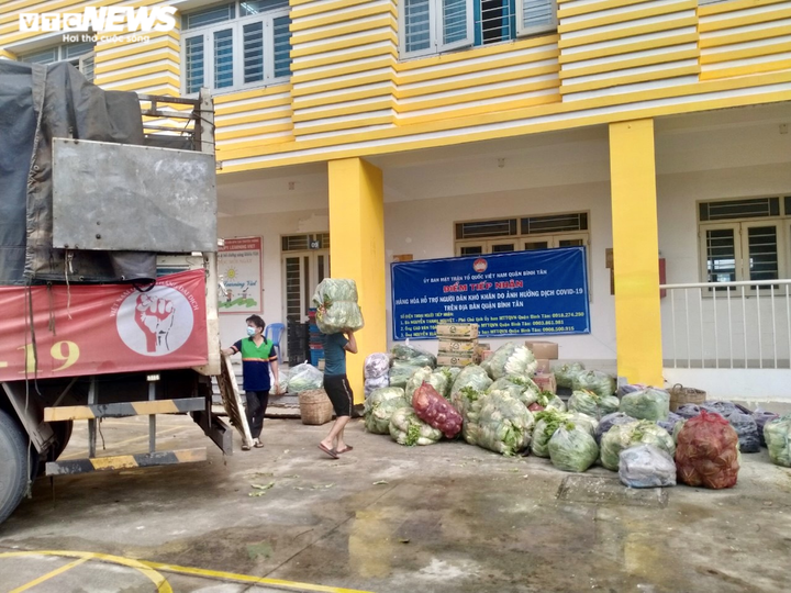 200 tấn rau củ bà con Lâm Đồng gửi tặng đã về tới TP.HCM - 2