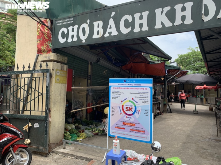 Cảnh mua bán khác lạ chưa từng có ở chợ Hà Nội - 1
