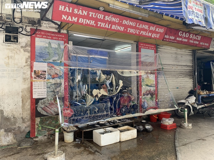Cảnh mua bán khác lạ chưa từng có ở chợ Hà Nội - 6