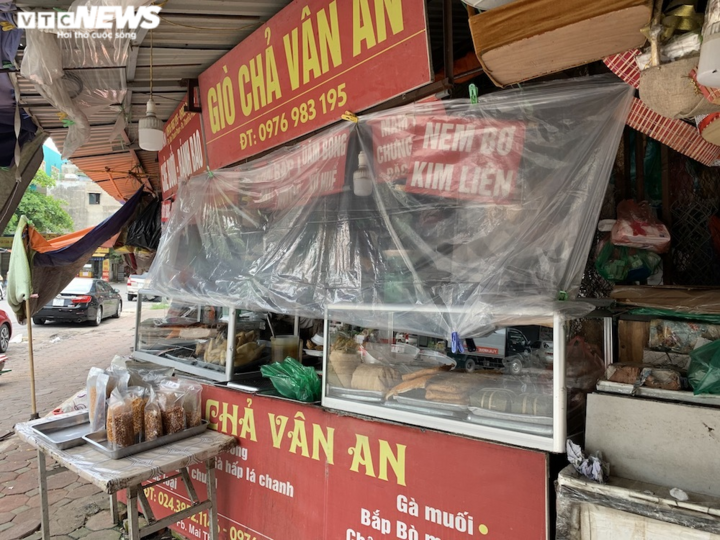 Cảnh mua bán khác lạ chưa từng có ở chợ Hà Nội - 8