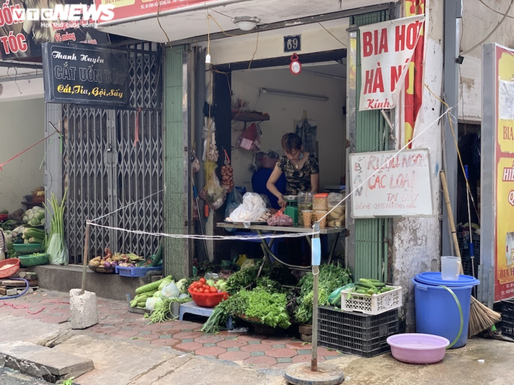 Cảnh mua bán khác lạ chưa từng có ở chợ Hà Nội - 14