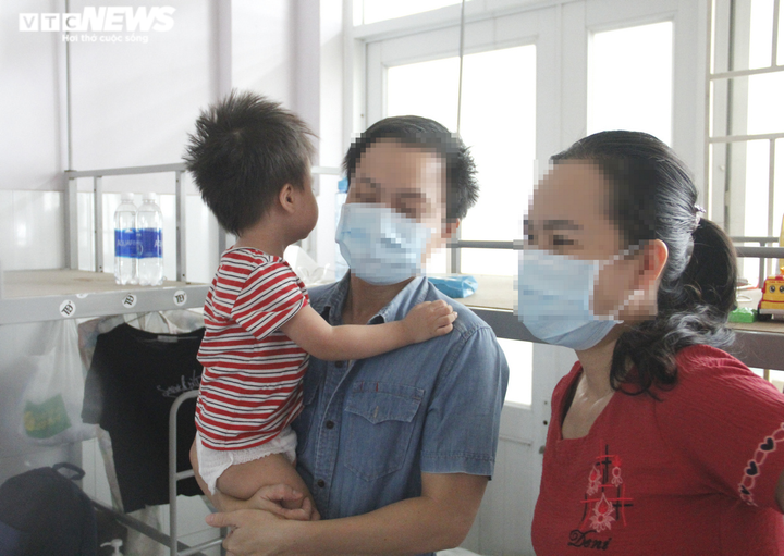 Ảnh: Theo chân bác sĩ đi lấy mẫu xét nghiệm PCR cho bệnh nhân COVID-19 - 4