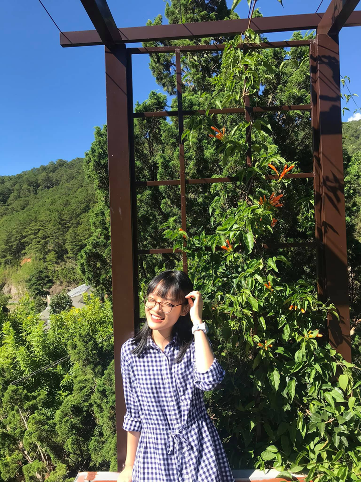 Nụ cười tỏa nắng của nữ sinh duy nhất 10 điểm Văn, xinh chuẩn ‘con nhà người ta’ - 7