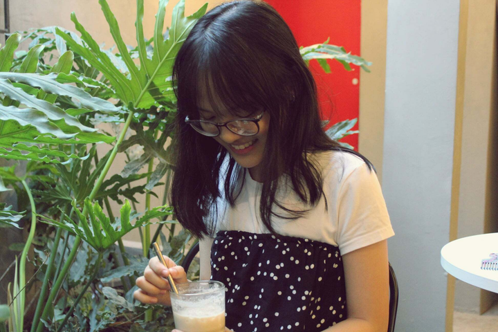 Nụ cười tỏa nắng của nữ sinh duy nhất 10 điểm Văn, xinh chuẩn ‘con nhà người ta’ - 2