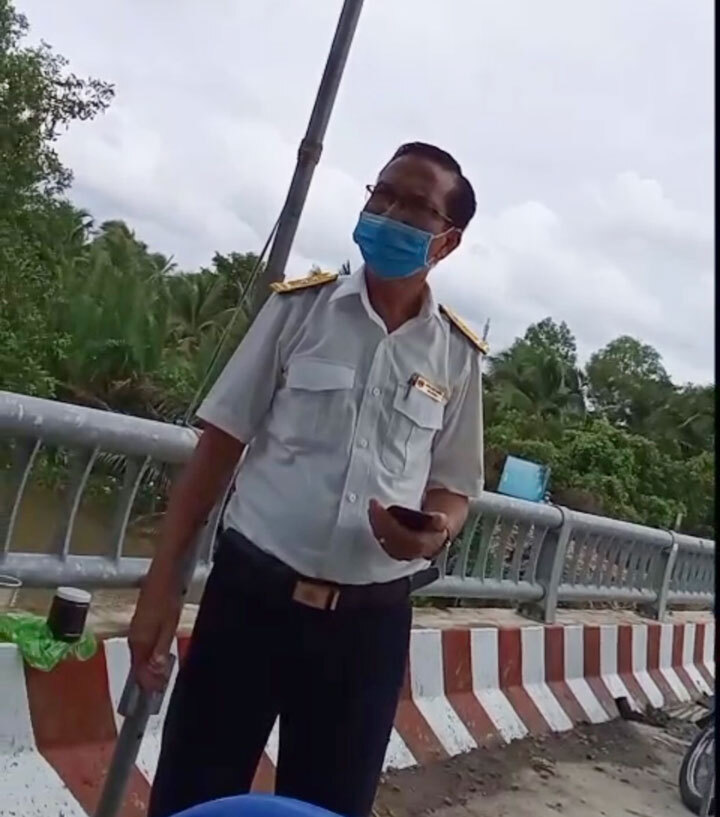 Đội trưởng Đội Thuế ở Bến Tre cố tình chống đối, vượt chốt kiểm dịch COVID-19 - 1