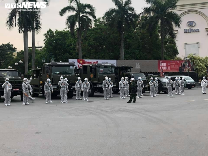 Ảnh: Xuất hiện ca COVID-19, Bộ Tư lệnh Thủ đô phun khử khuẩn KCN Chương Mỹ - 10