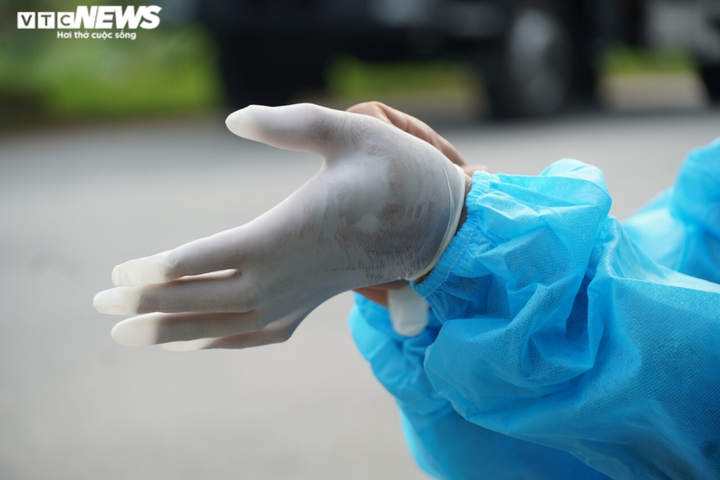 Ảnh: Xuất hiện ca COVID-19, Bộ Tư lệnh Thủ đô phun khử khuẩn KCN Chương Mỹ - 8