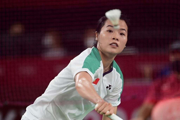 Thua tay vợt số 1 thế giới, 'hot girl' cầu lông Thùy Linh vẫn nhận mưa lời khen - 2