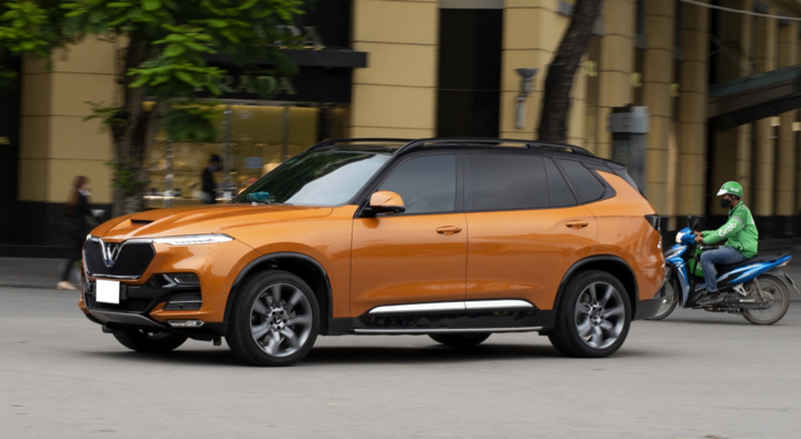 Chiêm ngưỡng loạt VinFast President màu 'cực độc' khoe sắc trên đường phố - 2