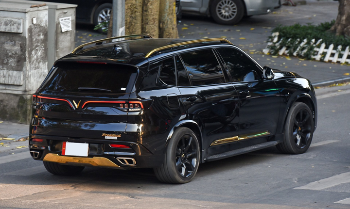 Chiêm ngưỡng loạt VinFast President màu 'cực độc' khoe sắc trên đường phố - 4