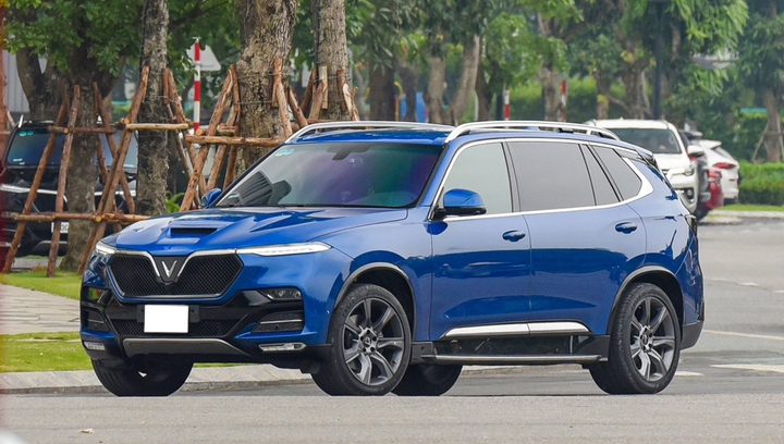 Chiêm ngưỡng loạt VinFast President màu 'cực độc' khoe sắc trên đường phố - 6