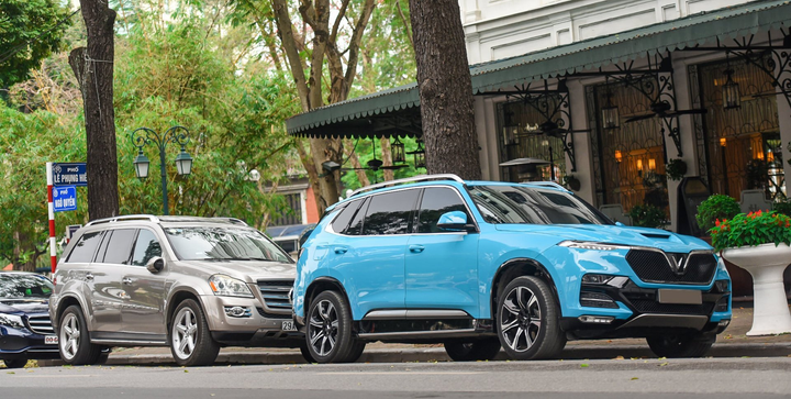 Chiêm ngưỡng loạt VinFast President màu 'cực độc' khoe sắc trên đường phố - 7