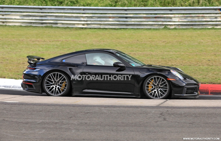 Porsche thử nghiệm 911 Turbo S E-Hybrid tại Nurburgring - 1