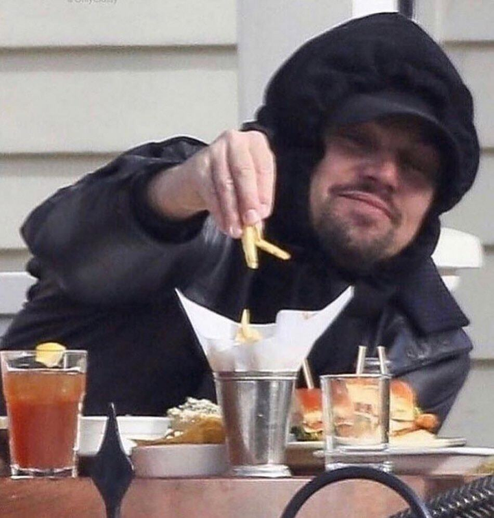 Tài tử Titanic: Từ nam thần vạn người mê đến ông chú bụng phệ chuyên tấu hài - 9