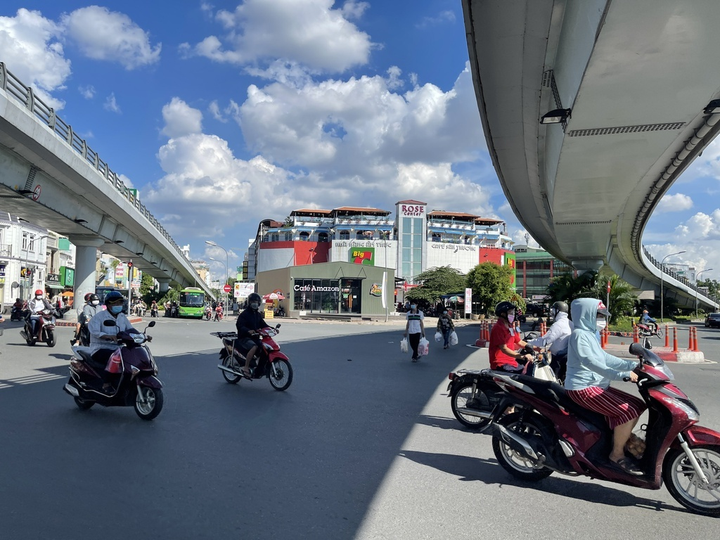 TP.HCM: Lao động công ích ra đường phải có thẻ, giấy tờ phân công nhiệm vụ - 1