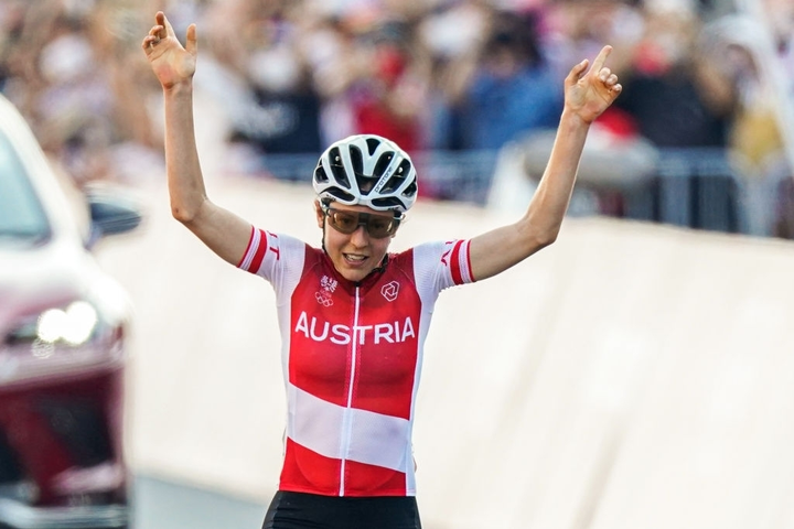 Tiến sĩ toán học giành HCV khó tin ở Olympic Tokyo 2020 - 1