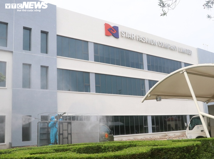 Hà Nội: 1 người mắc COVID-19, hơn 600 công nhân trong khu công nghiệp bị cách ly - 1