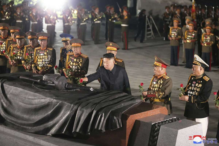 Ông Kim Jong-un dự lễ kỷ niệm chiến tranh Triều Tiên giữa tin đồn về sức khỏe - 1