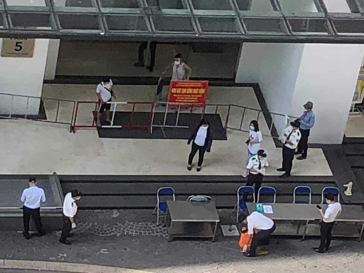 Hà Nội phong toả một toà nhà ở Times City do có 2 ca nghi mắc COVID-19 - 1