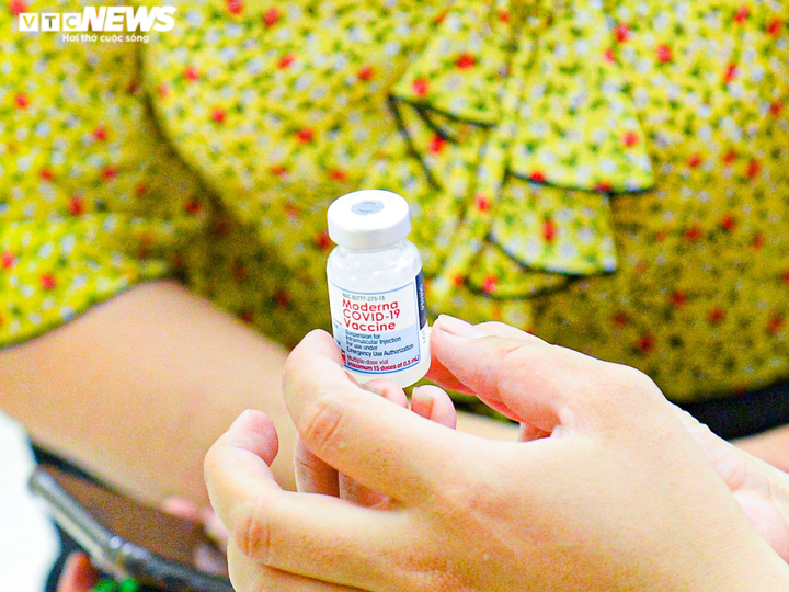 Ảnh: Hà Nội bắt đầu chiến dịch tiêm vaccine COVID-19 lớn nhất trong lịch sử - 10