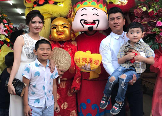 Những 'ông vua hội chợ' lấy người hâm mộ: Tình yêu 'hiếm có khó tìm' của Vbiz - 3