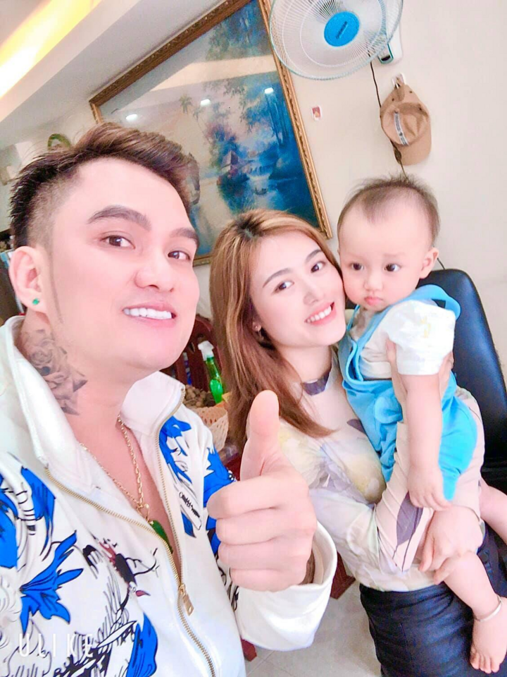 Những 'ông vua hội chợ' lấy người hâm mộ: Tình yêu 'hiếm có khó tìm' của Vbiz - 6