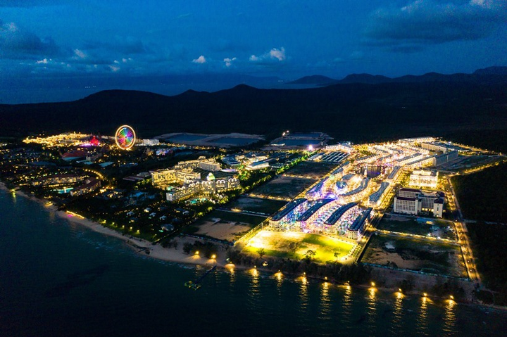 Siêu quần thể Phú Quốc United Center nằm trong Top 100 điểm đến 2021 - 2