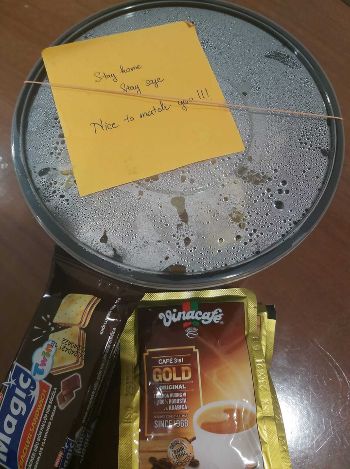 Bát bột chiên tặng bạn mới quen của chàng trai gây sốt vì lý do ý nghĩa đằng sau - 1