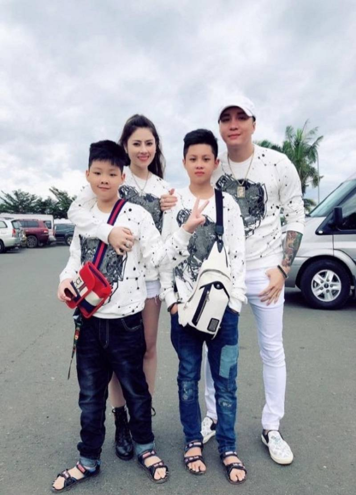 Những 'ông vua hội chợ' lấy người hâm mộ: Tình yêu 'hiếm có khó tìm' của Vbiz - 12