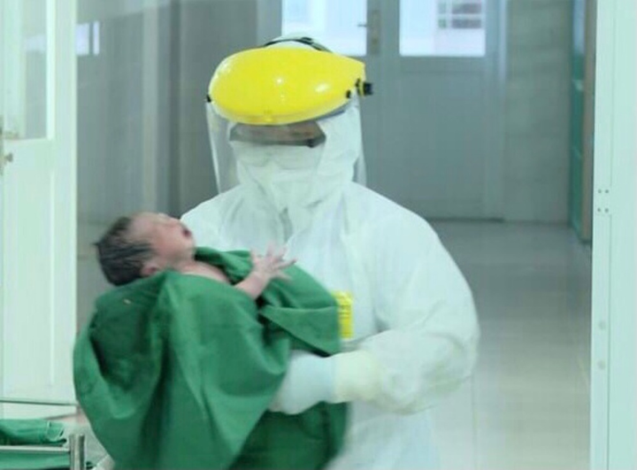 Mổ 'bắt con' thành công cho sản phụ mắc COVID-19 ở Bà Rịa - Vũng Tàu - 1