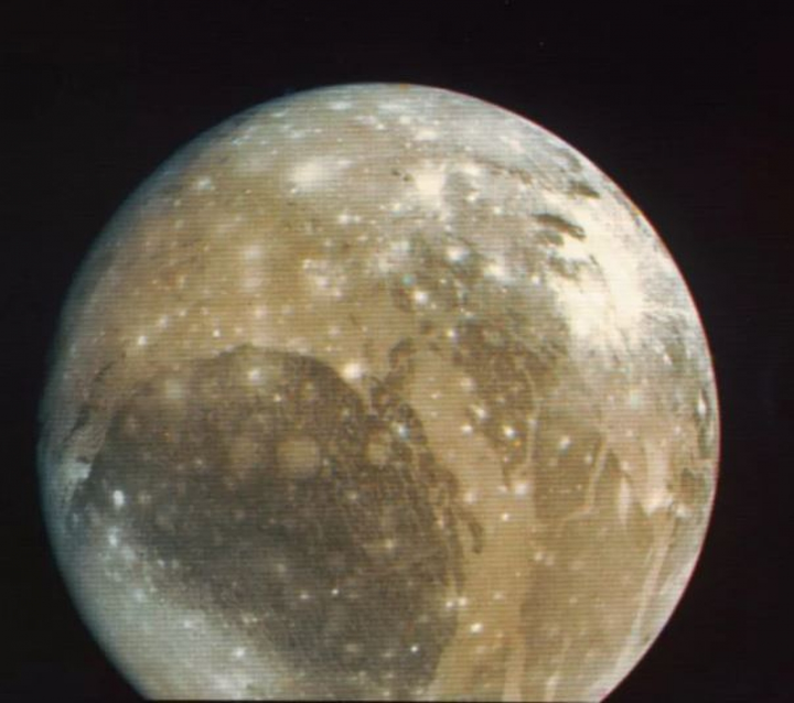 Phát hiện hơi nước trên bầu khí quyển Ganymede - mặt trăng lớn nhất Hệ Mặt trời - 1