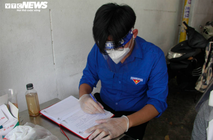 Ảnh: Kiểm soát ra vào nghiêm ngặt tại các 'vùng xanh' TP.HCM - 5