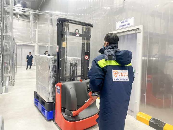 VNVC chuyển 660.000 liều vaccine COVID-19 về TP.HCM - 3