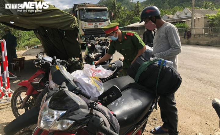 Quảng Ngãi, Lâm Đồng dừng tiếp nhận công dân tự phát về quê - 1