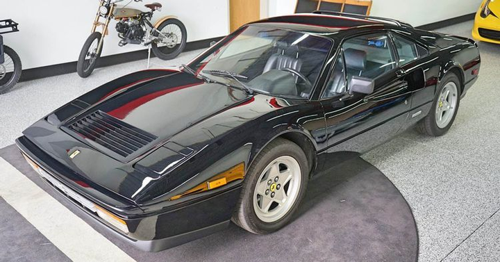 Những mẫu xe thể thao cổ điển bị rớt giá - 2