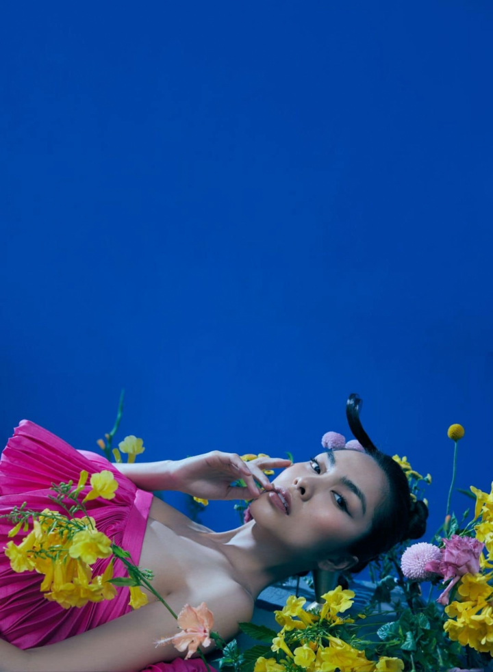 Tăng Thanh Hà đẹp huyền ảo trong 'khu vườn bóng đêm' - 7