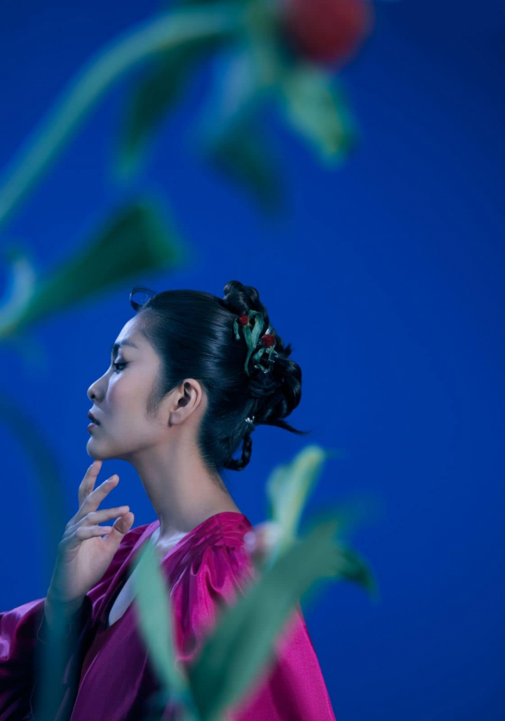 Tăng Thanh Hà đẹp huyền ảo trong 'khu vườn bóng đêm' - 3