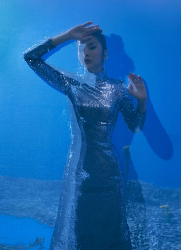 Tăng Thanh Hà đẹp huyền ảo trong 'khu vườn bóng đêm' - 8