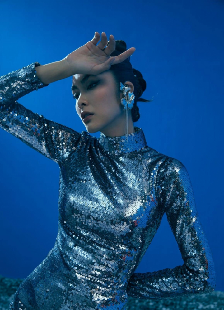 Tăng Thanh Hà đẹp huyền ảo trong 'khu vườn bóng đêm' - 10