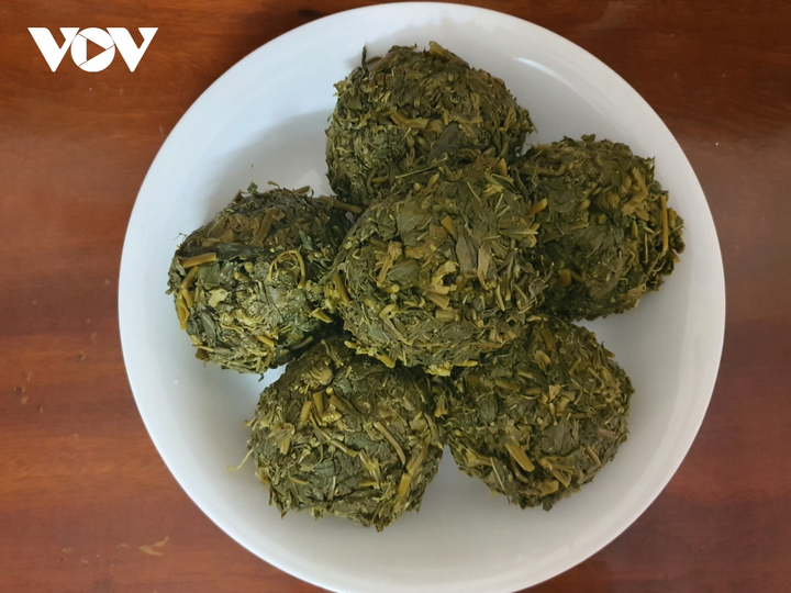 Rau sắn muối chua, món ăn lạ miệng của người Dao đỏ - 4