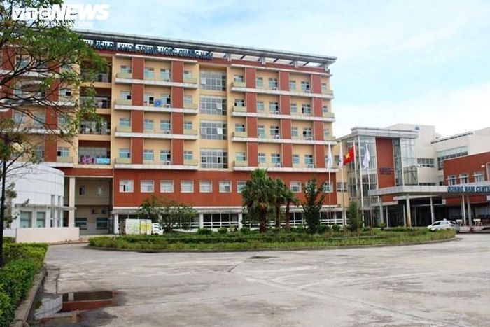 4 nhân viên mắc COVID-19, bệnh viện ở Quảng Nam phong tỏa 3 ngày - 1