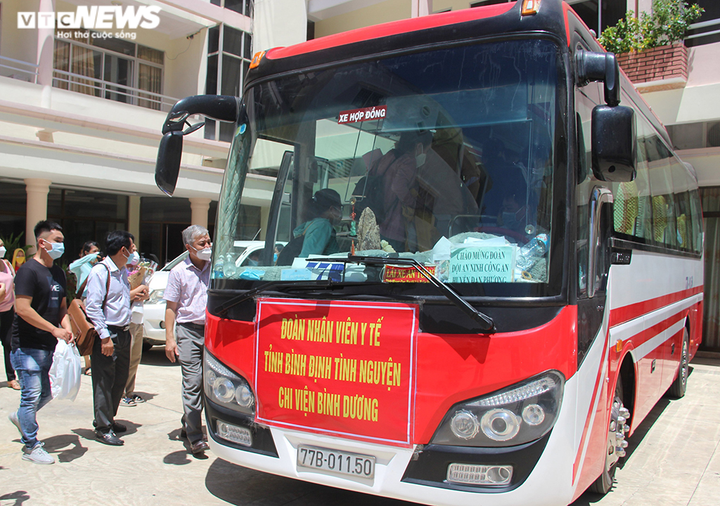  Đoàn bác sĩ Bình Định đến TP.HCM, Bình Dương hỗ trợ chống dịch - 2