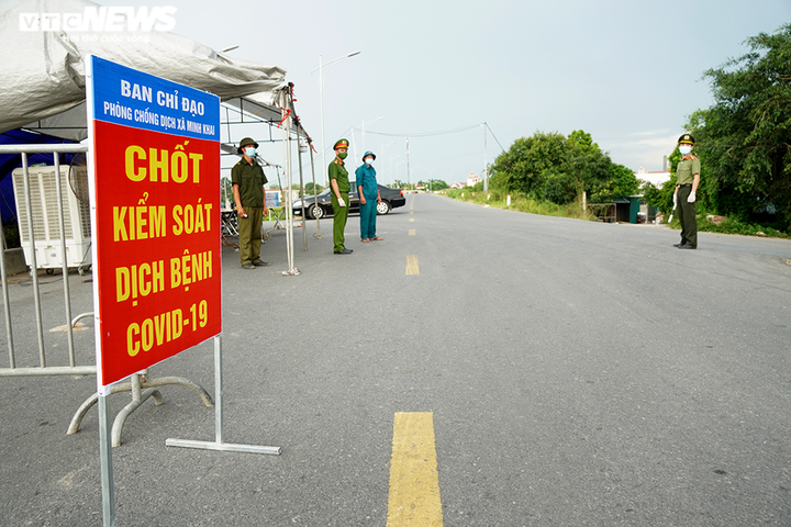 Ảnh: Trình giấy đi đường không hợp lệ, nhiều người Hà Nội phải quay đầu xe - 5