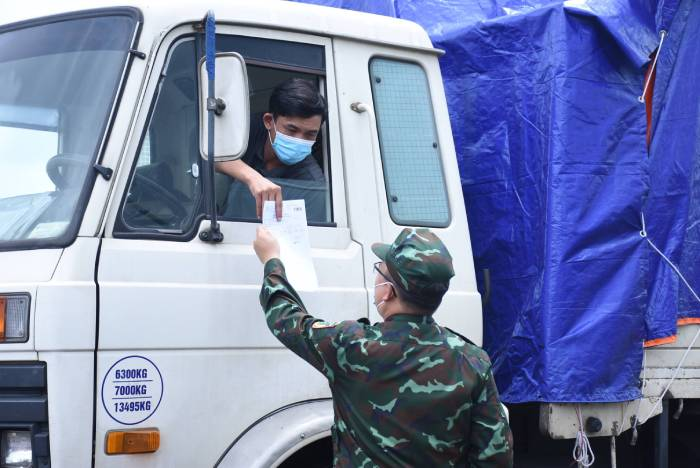 Vận tải hàng hoá liên tỉnh hoạt động trở lại, hàng quán mở cửa đảm bảo quy định - 1