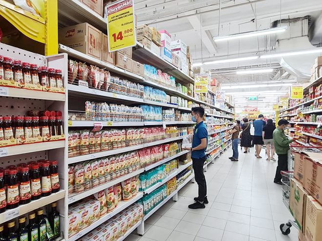Gỡ vướng cho hàng thiết yếu: 'Hàng tắc nghẽn, dân khổ, kinh tế cũng sẽ lao đao' - 1
