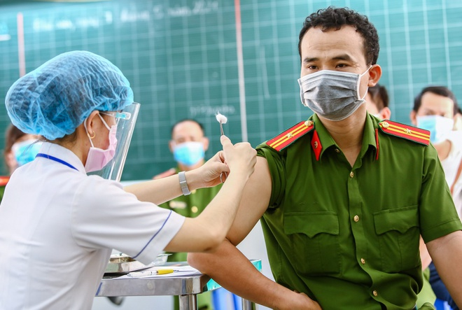 Bộ Y tế phân bổ gần 3 triệu liều vaccine AstraZeneca - 1